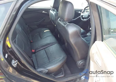 2015 Ford Focus St z USA, uszkodzony, nr VIN 1FADP3L97FL267612